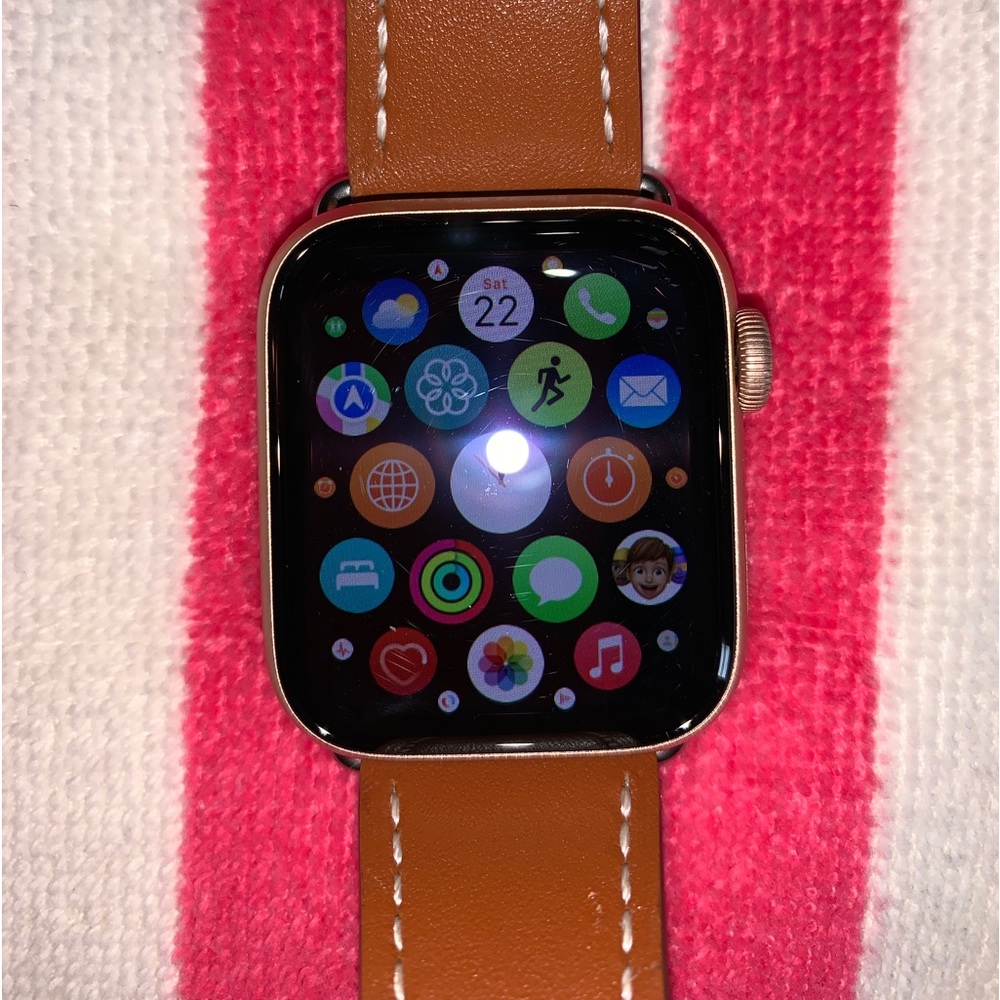 iWatch series 6, 40MM, gold alum, pink sand band. LOTS of xtras also! A deal!!